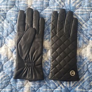 Leather gloves
